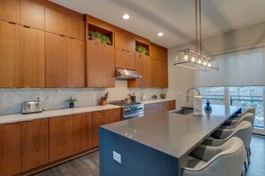 Fridge, microwave, oven, stovetop - Luxury Townhome! Rooftop/Game Room! Near Broadway! (Nashville)