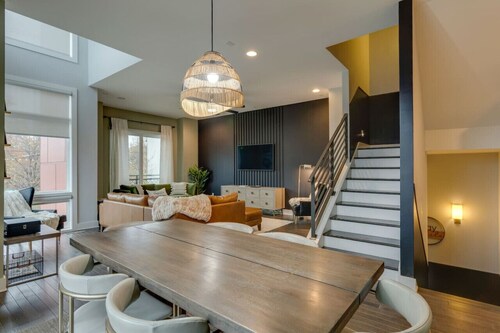 Luxury Townhome! Rooftop/Game Room! Near Broadway!