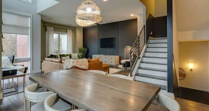 Luxury Townhome! Rooftop/Game Room! Near Broadway!