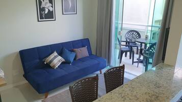 Appartement | Woonruimte | Een 40-inch televisie met digitale zenders, Netflix en streamingdiensten