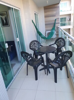 Outdoor dining - AP encantador na Praia do Forte! (208) (Cabo Frio)