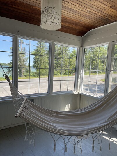 Rustic Cottage on Sandy Lake Creek