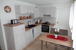 Kühlschrank, Herdplatte, Geschirrspüler