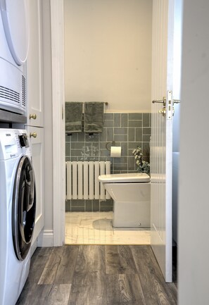House | Bathroom | Combined shower/tub, deep soaking tub, hair dryer, towels - The Belfast Boutique Central Cozy (Belfast)