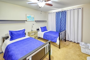 5 habitaciones, escritorio, tabla de planchar con plancha y wifi
