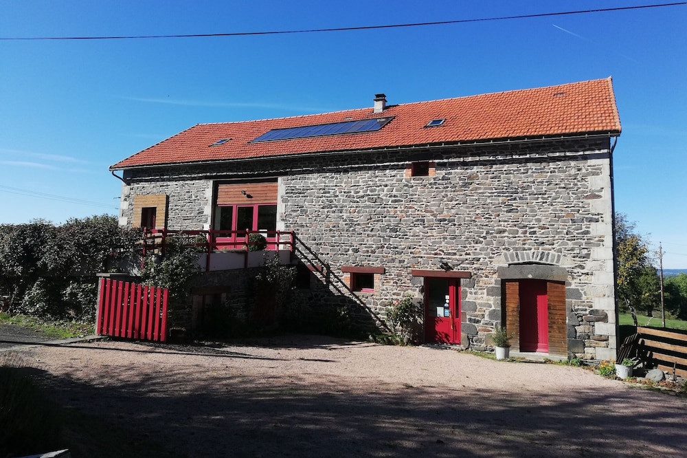 La Picote, large gite for 15 people in a quiet green environment
