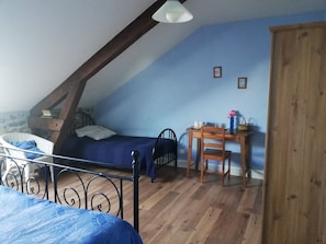 6 Schlafzimmer, Schreibtisch, Reisekinderbett, kostenloses WLAN