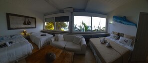 Escritorio, espacio para trabajar con laptop y wifi gratis 