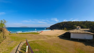 Vista para praia/oceano