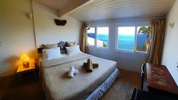 Deluxe Studio Suite | Desk, laptop workspace, free WiFi