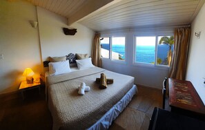 Deluxe Studio Suite | Desk, laptop workspace, free WiFi