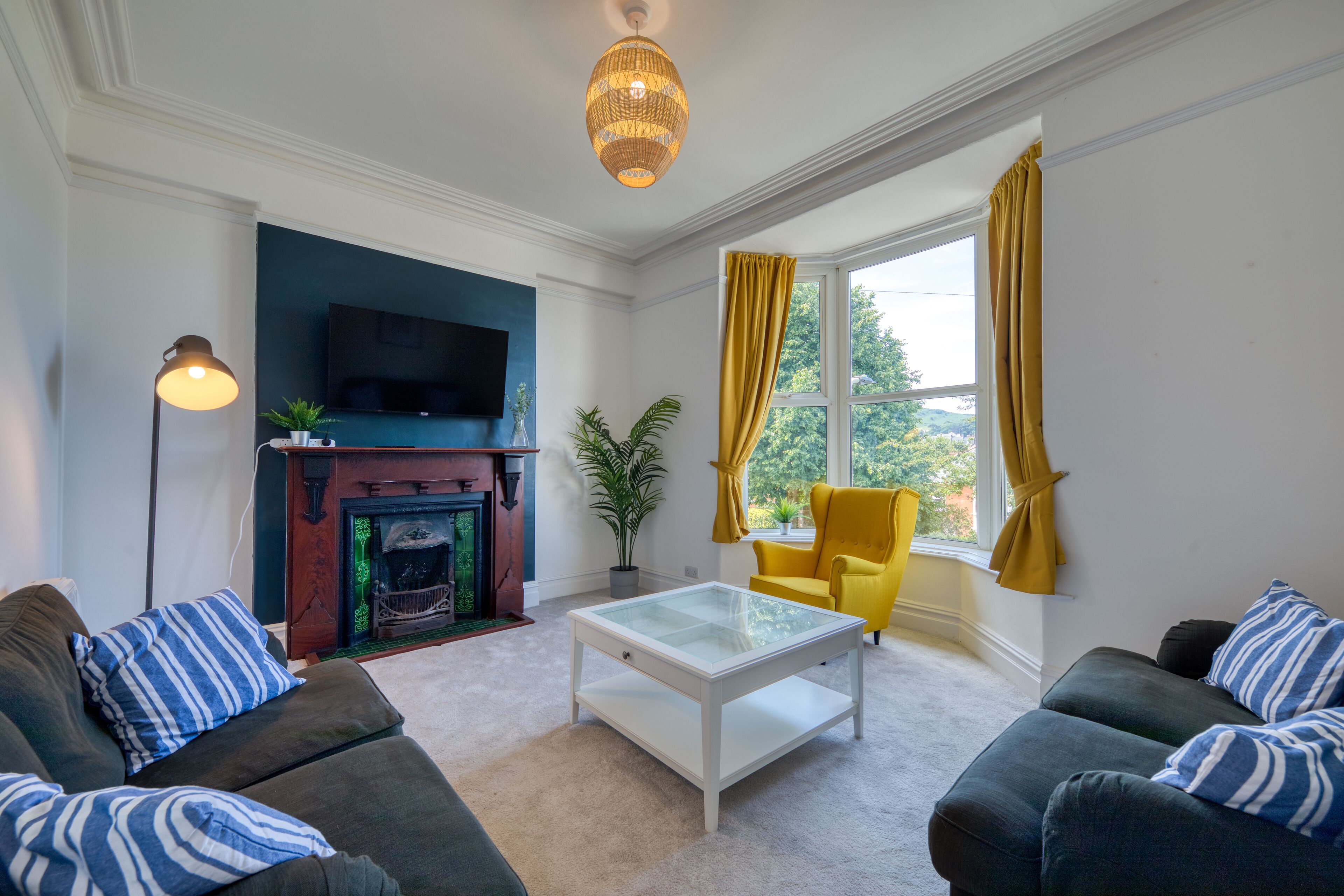 4 Bed close to High Street, Shops, Harbour & Beach