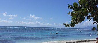 Gîte Dans un Environnement Verdoyant Pour des Vacances Éco-responsables Ste Anne