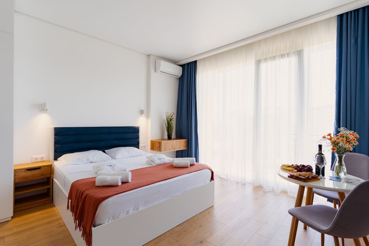 Studio | 1 bedroom, individually decorated, individually furnished