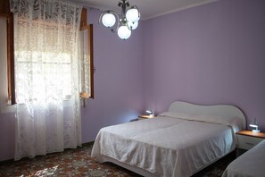 2 camere, una scrivania, ferro/asse da stiro, Wi-Fi gratuito