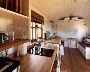 Ferienhütte | Eigene Küche | Kühlschrank, Mikrowelle, Ofen, Herdplatte