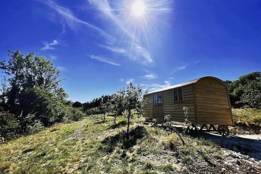 Robins Retreat - Orchard With hot tub - see Extras