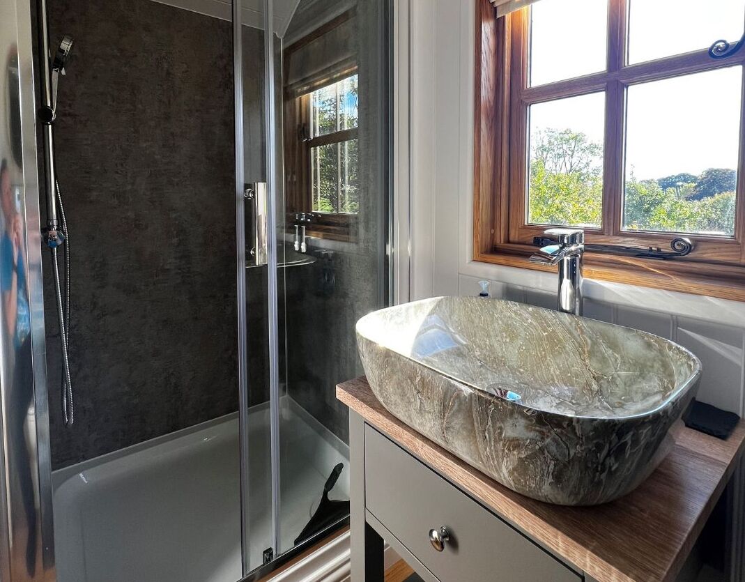 Robins Retreat - Orchard With hot tub - see Extras