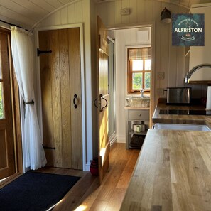 Cabin | 1 bedroom, free WiFi, bed sheets - Robins Retreat - Orchard With hot tub - see Extras (Polegate)