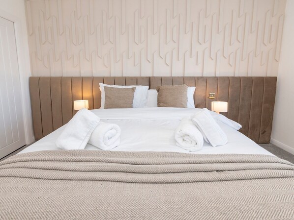 4 bedrooms, iron/ironing board, free WiFi, bed sheets