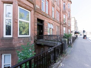 Exterior - West End Studio Kelvingrove Park  Museum - Pass the Keys (Glasgow)