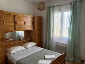 3 chambres, systĂšme dâinsonorisation, fer et planche Ă repasser