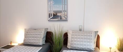 2 Schlafzimmer, Schreibtisch, kostenloses WLAN, BettwÀsche