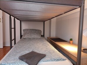 2 bedrooms, desk, free WiFi, bed sheets