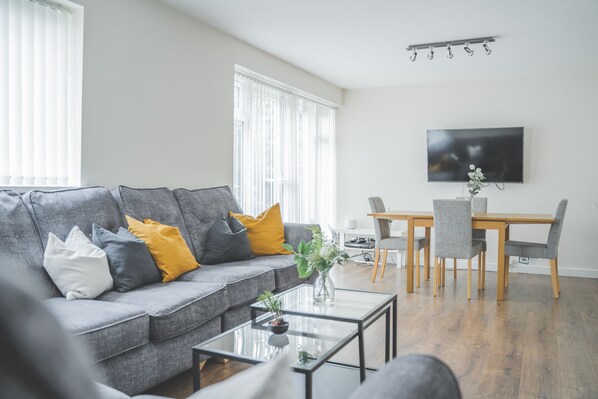 Apartamento | Sala de estar | TV 30 polegadas com canais digitais