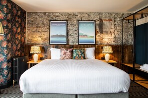 Habitación, 1 cama Queen size | Escritorio, cortinas blackout y insonorización 