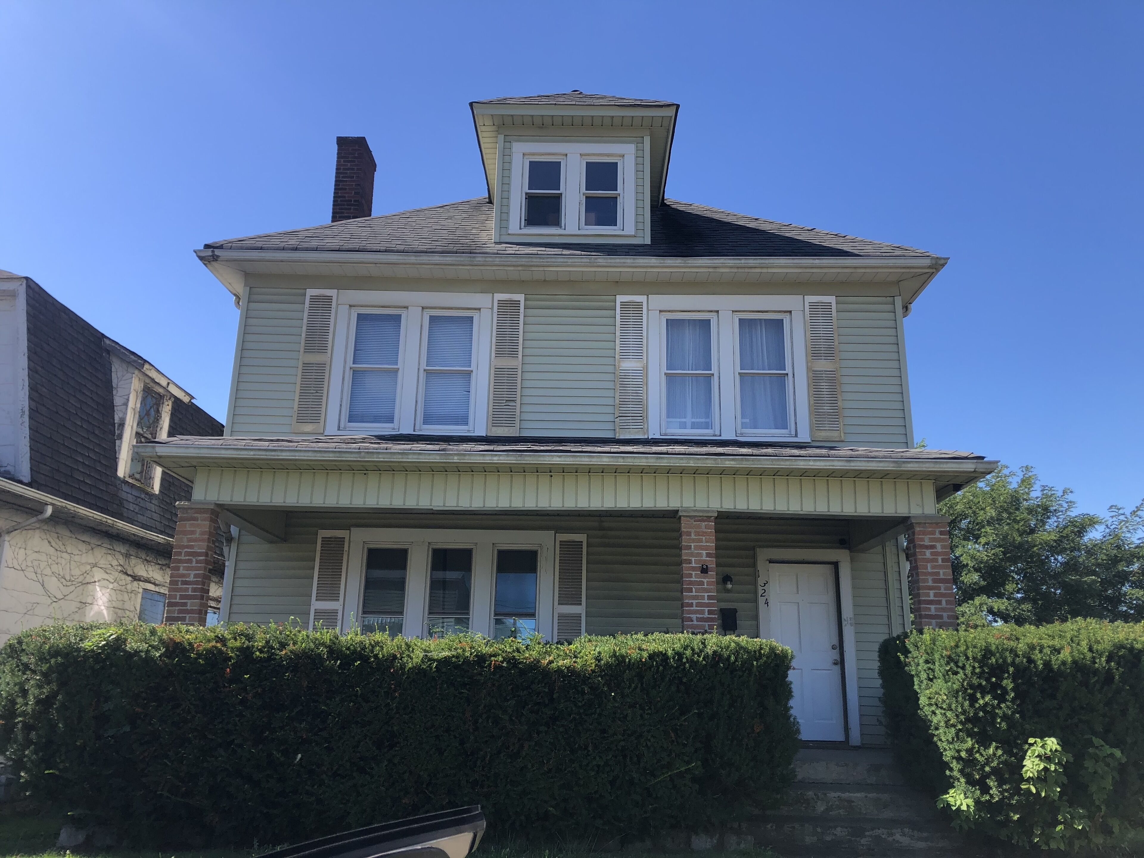 Cozy 5Bd+/ 2Ba House- 7 min from everything local -30 min PITT