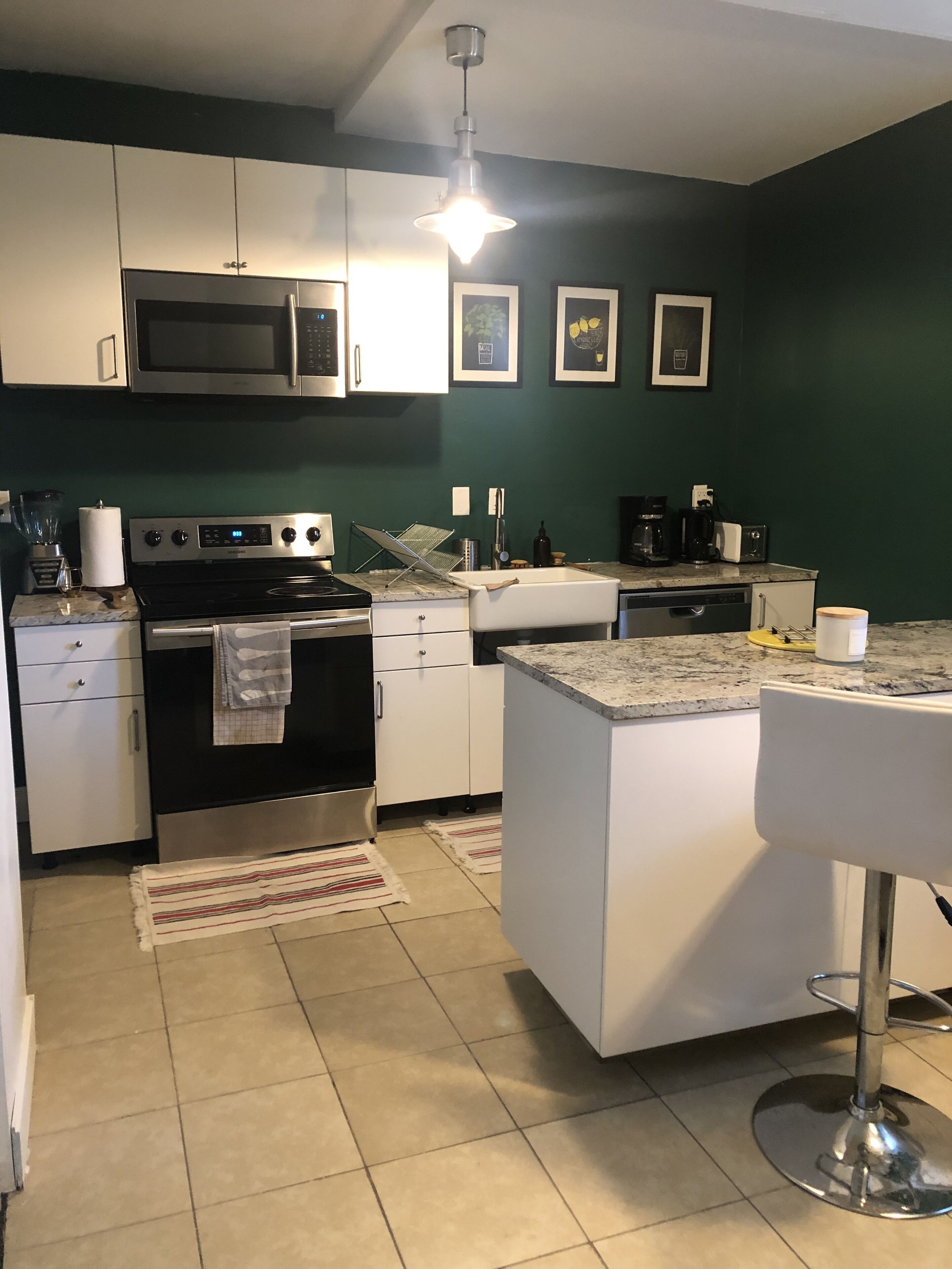 Cozy 5Bd+/ 2Ba House- 7 min from everything local -30 min PITT