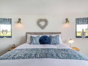 2 bedrooms, free WiFi, bed sheets - Cosy Luxury Lakeside Lodge, surrounded by amazing views and countryside. (Newark)
