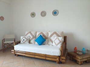 エコノミー アパートメント 1 ベッドルーム バルコニー ビーチサイド | リビング エリア