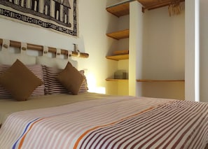 Apartamento económico, 1 habitación, balcón, junto a la playa | 1 dormitorio, cuna de viaje, wifi