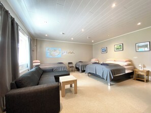 Family Studio | Pemandangan dari bilik