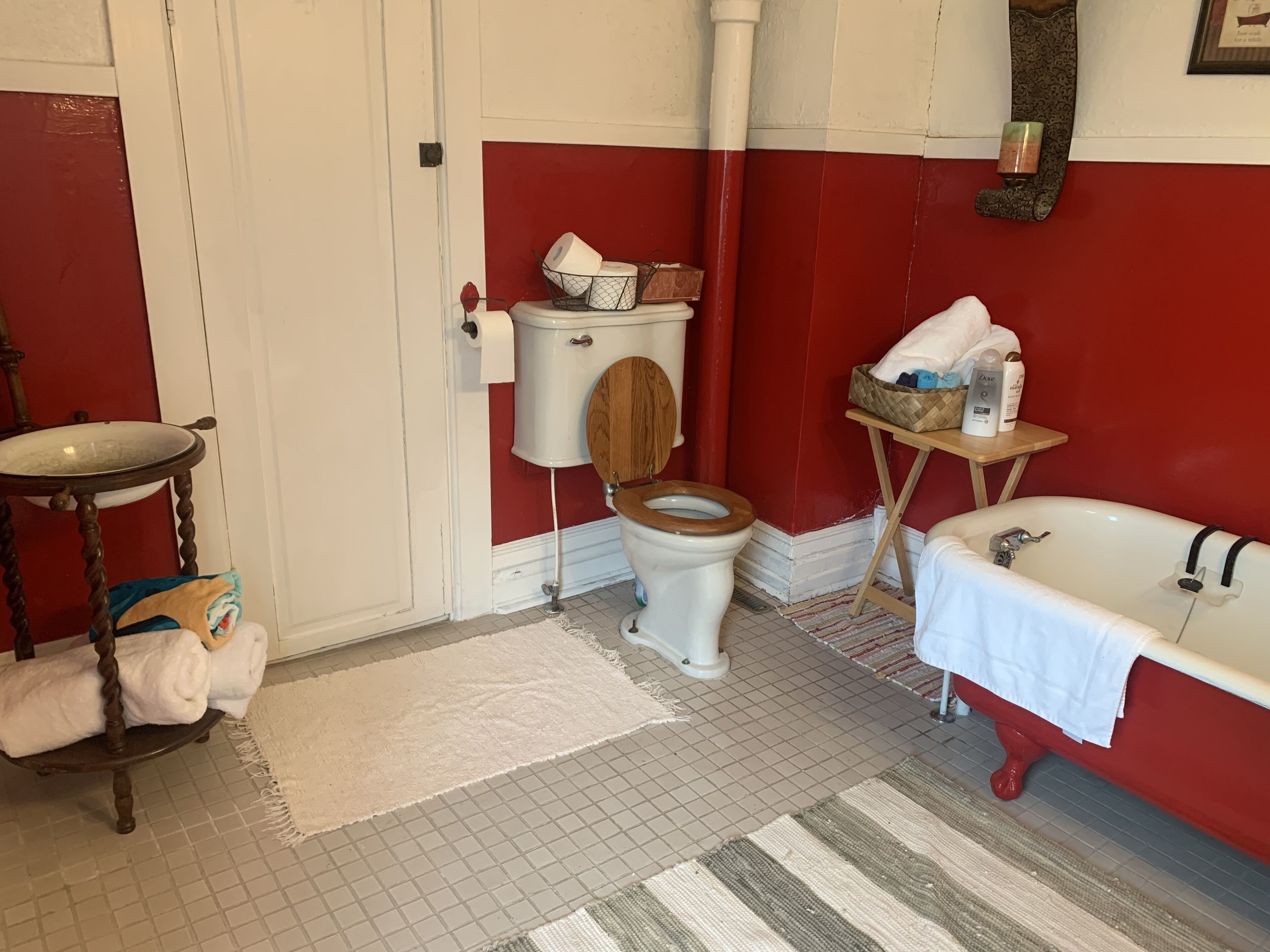 Historic house with 2 bedrooms 2 blocks from the beach and downtown East Tawas