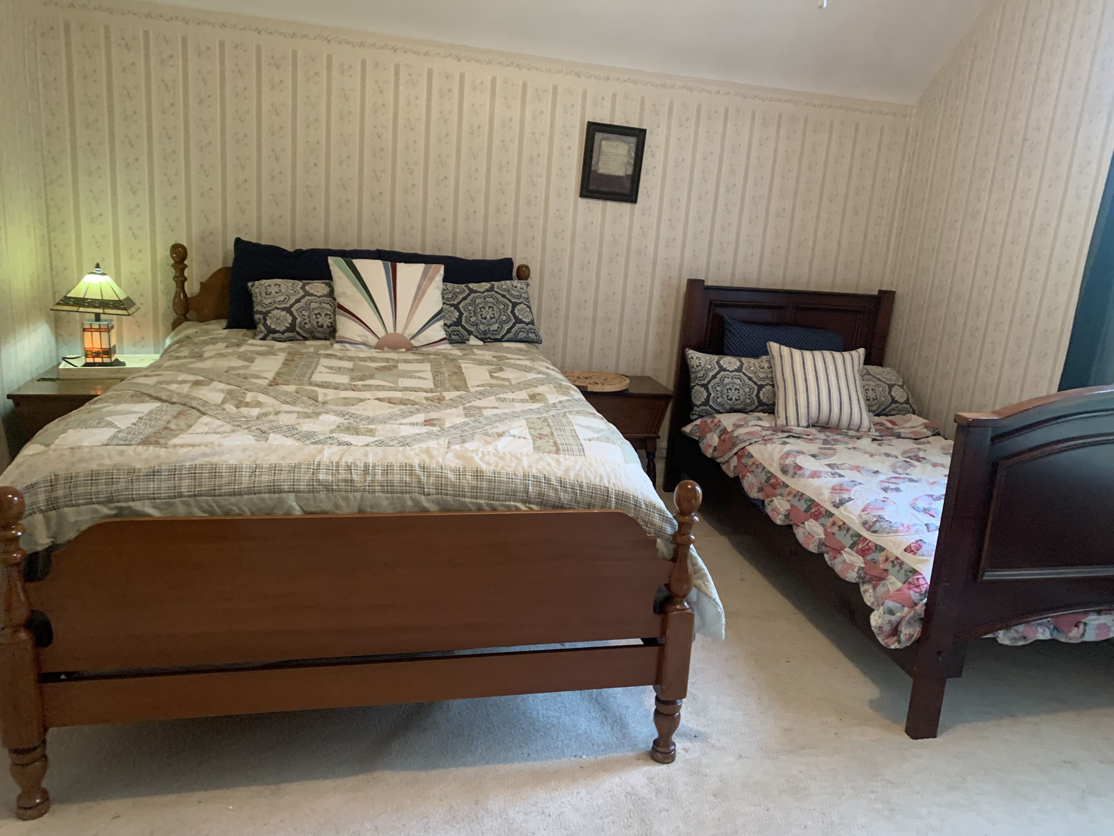 Historic house with 2 bedrooms 2 blocks from the beach and downtown East Tawas