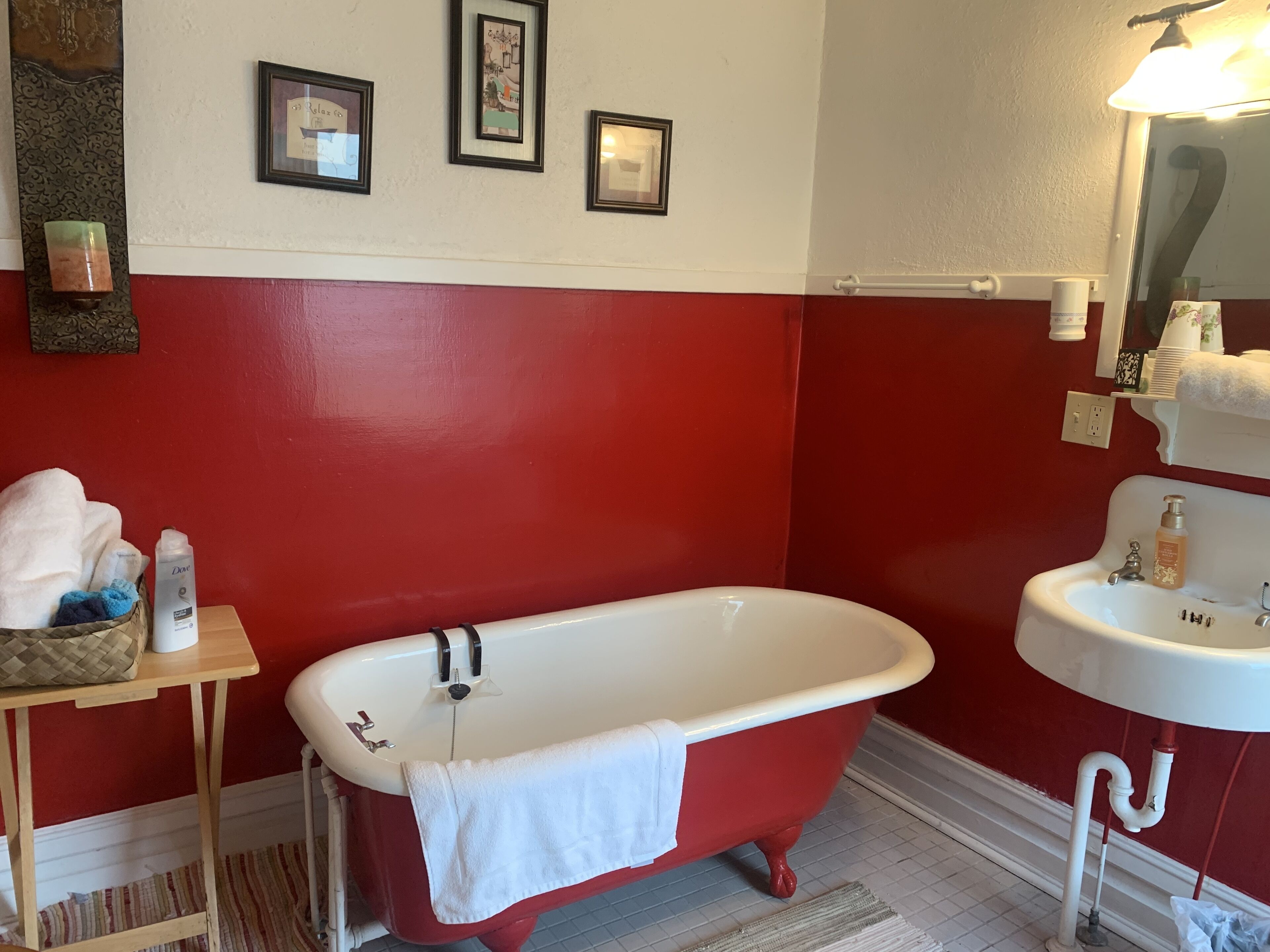 Historic house with 2 bedrooms 2 blocks from the beach and downtown East Tawas