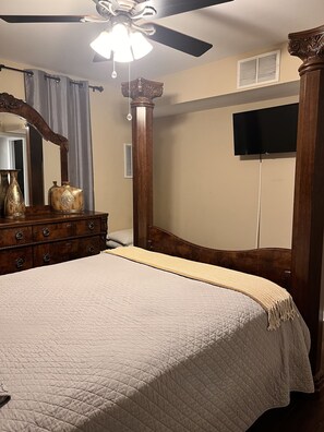 1 bedroom, iron/ironing board, WiFi, bed sheets - Highland Suite 102 (Birmingham)