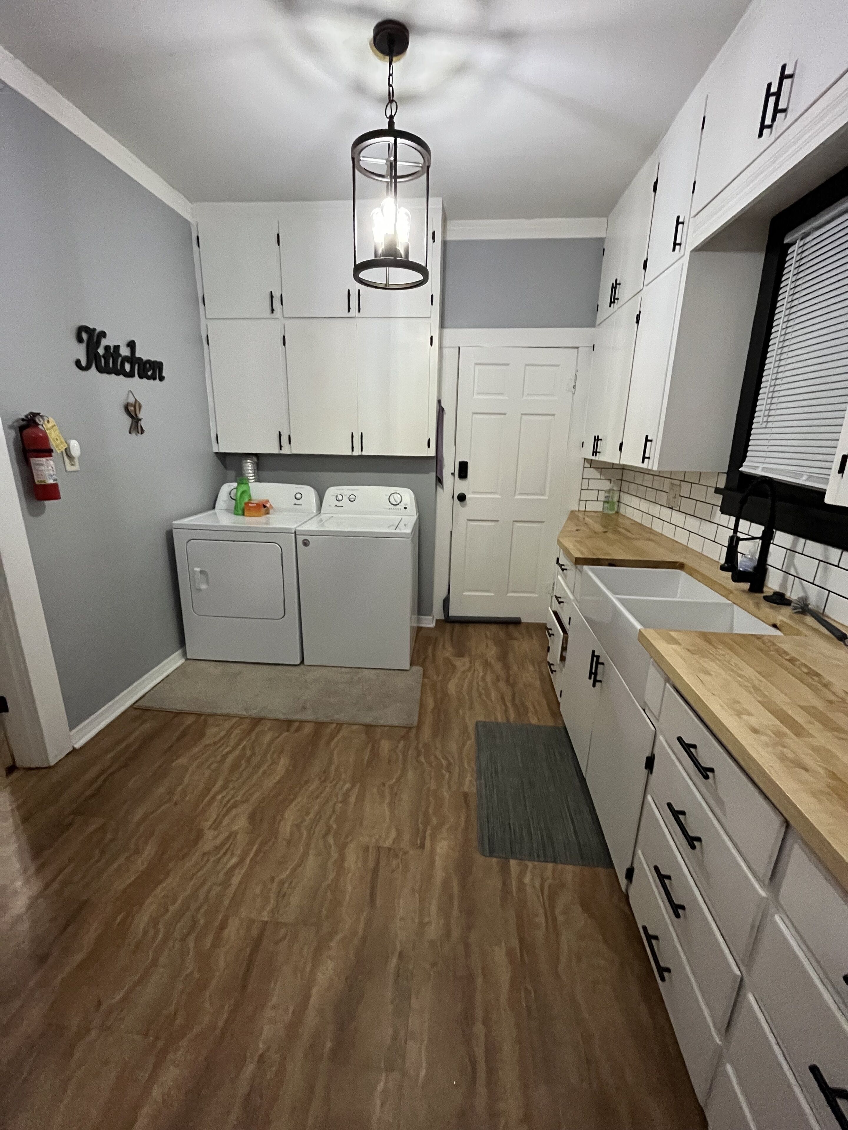 Charming 5-Bed 2-Bath Home Near Aggieville and K-State! Laundry, Parking On Site