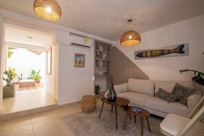 Smart TV, stereo - Private 3 Bedroom Home with Patio in Walled City (Cartagena)