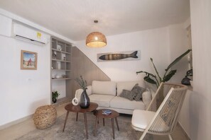 Una Smart TV, un reproductor estéreo