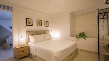 Caja de seguridad en la habitación y escritorio