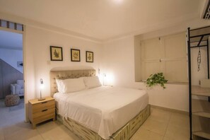 Caja fuerte, escritorio, tabla de planchar con plancha y wifi gratis