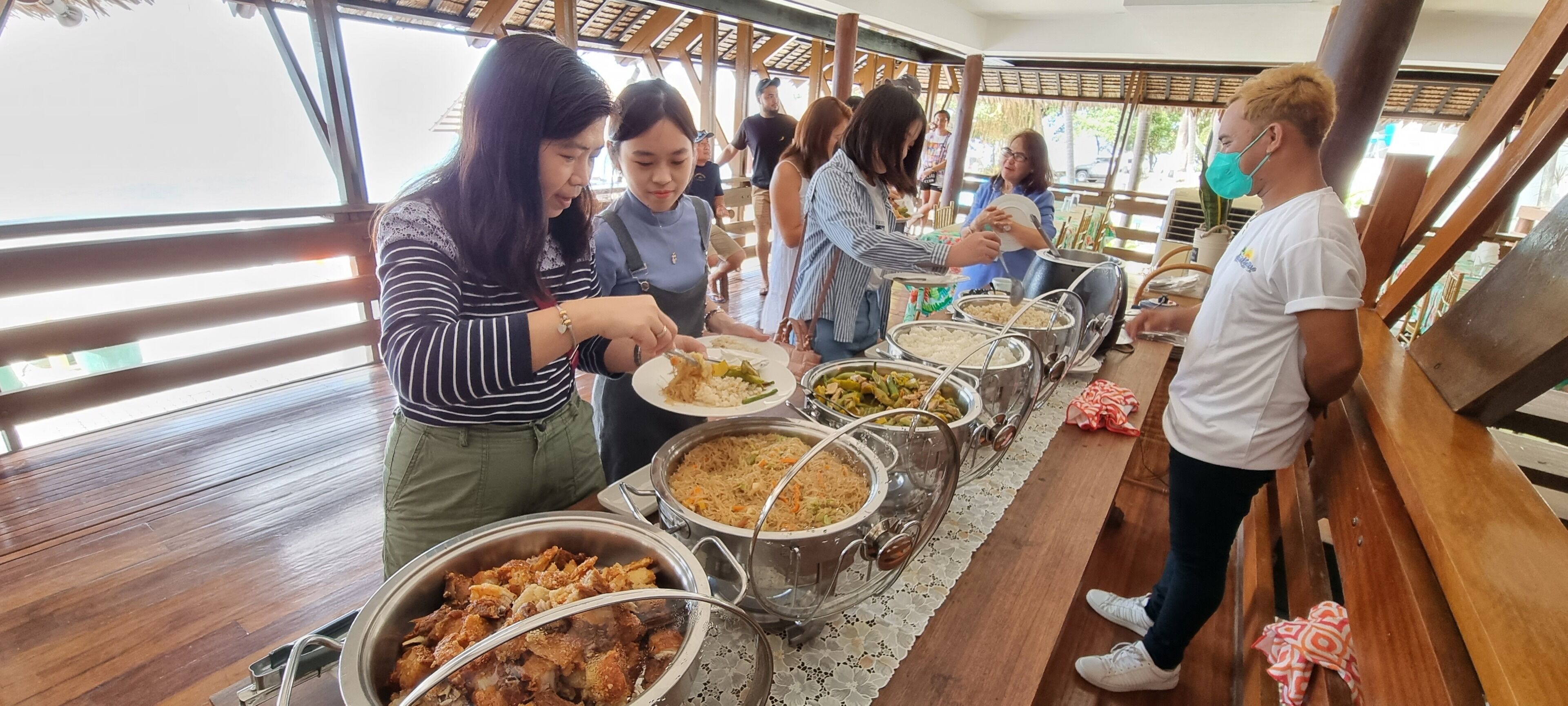 Free daily cooked-to-order breakfast 