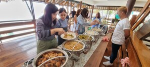 Termasuk sarapan pesanan masak setiap hari