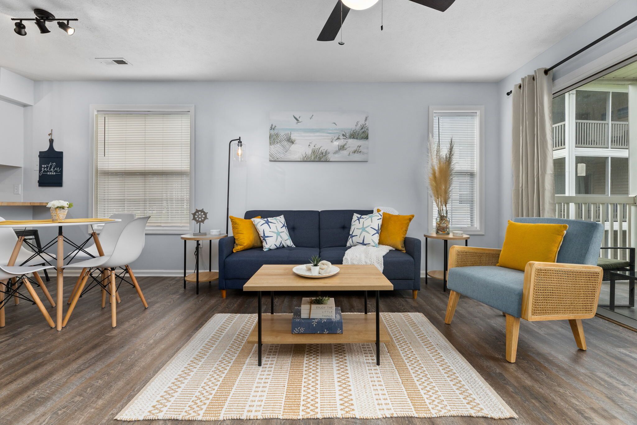 *NEW* Fully stocked 2BR/2BA w/King Bed in heart of MB - close to everything!