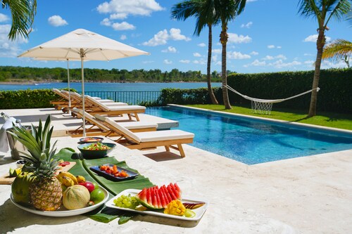 Casa Delfín by Luxe Haus™  – Butlered Villa, Staff, Pool, Golf Carts