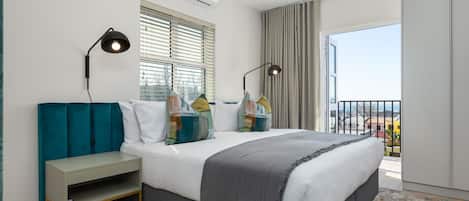 2 bedrooms, desk, iron/ironing board, Internet
